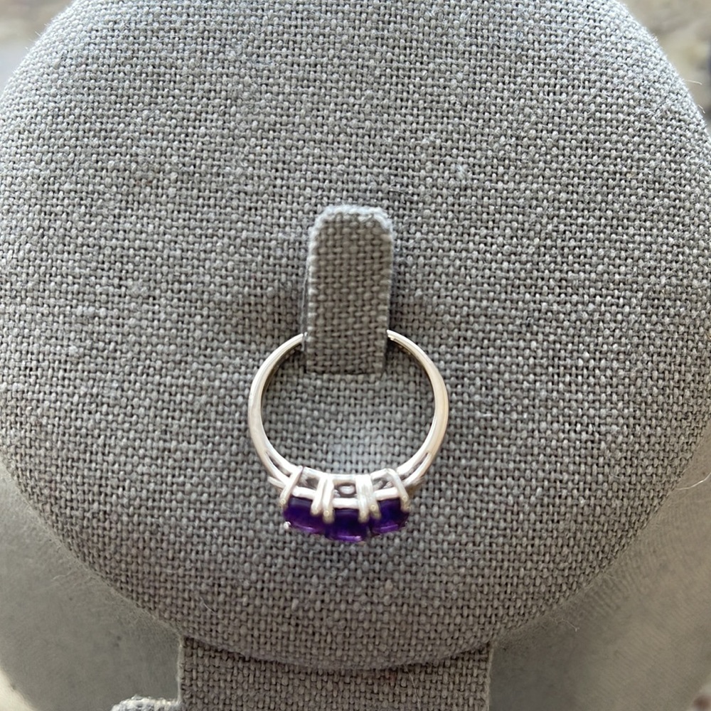 3 stone Amethyst ring - Picture 4 of 5